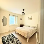 Valoisa Ilmastoitu Kolmio Keskustassa Kahdella Makuuhuoneella, Oma Parkkipaikka Apartmán