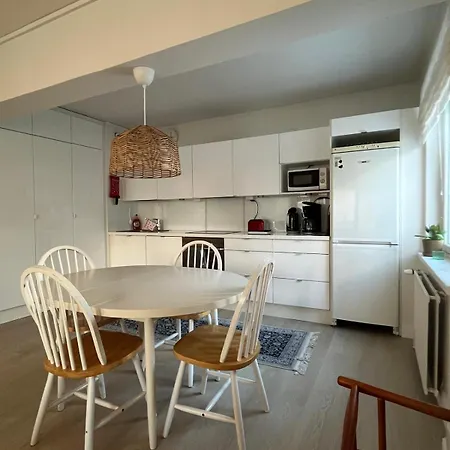 Apartman Valoisa Ilmastoitu Kolmio Keskustassa Kahdella Makuuhuoneella, Oma Parkkipaikka
